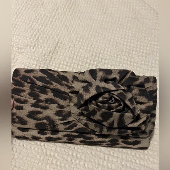Leopard Clutch - Picture 3 of 5